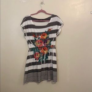 Tunic grey and white stripped.